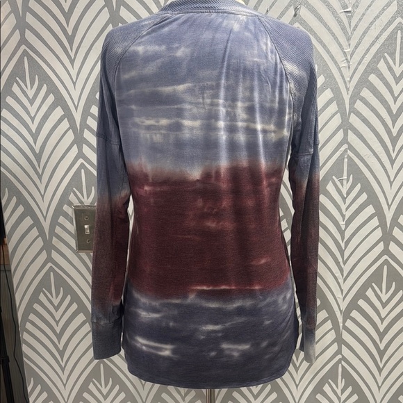 Blue T shirt with Long Sleeves and Artistic Style - Picture 3 of 6